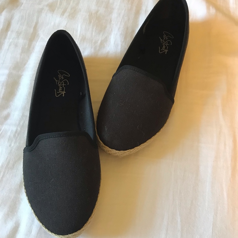 Black women’s slip on flats